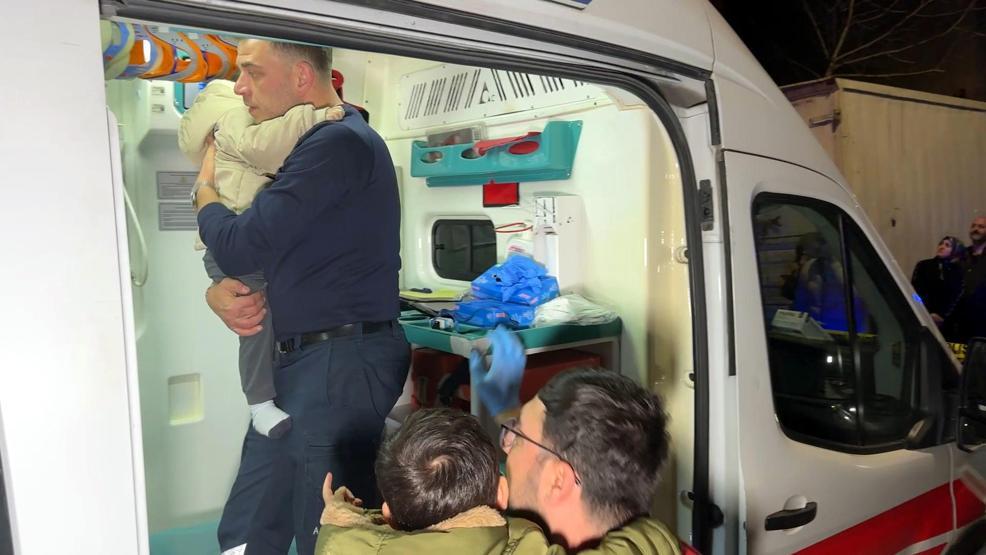 Avcılar’da korku dolu gece Alevler binayı sardı, 20 kişi kurtarıldı