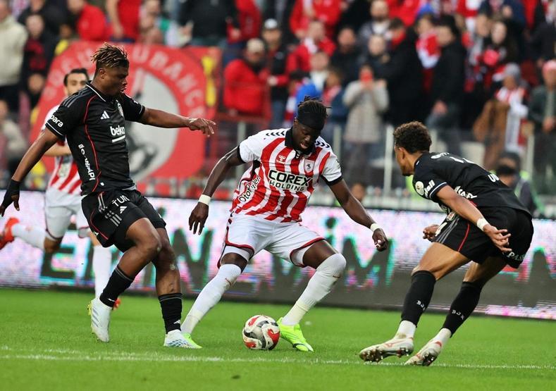 Beşiktaşta puan kaybı sonrası Sergen Yalçına kadro eleştirisi