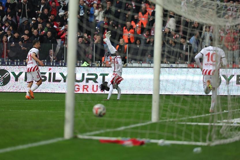 Beşiktaşta puan kaybı sonrası Sergen Yalçına kadro eleştirisi