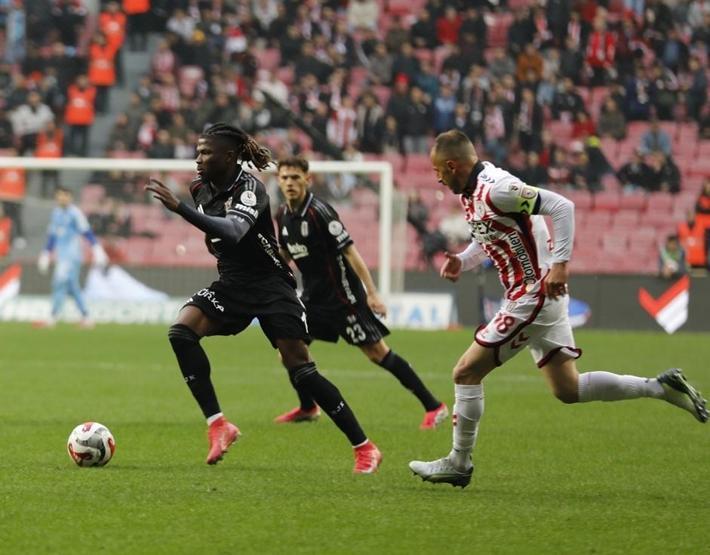 Beşiktaşta puan kaybı sonrası Sergen Yalçına kadro eleştirisi