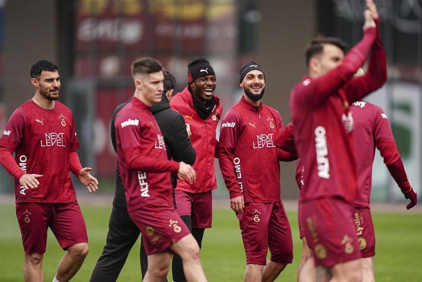Galatasarayda tüm gözler Osimhende Derbiye yetişecek mi