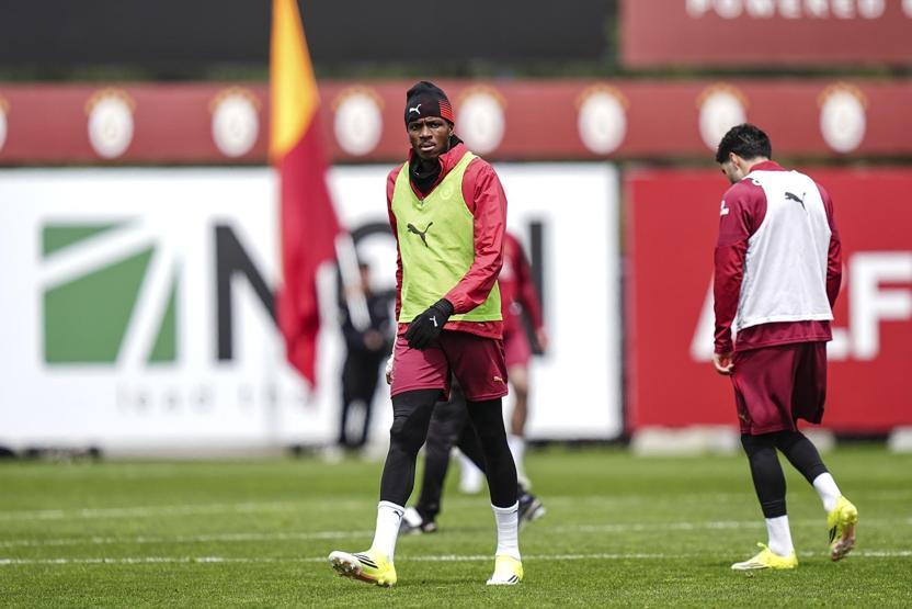 Galatasarayda tüm gözler Osimhende Derbiye yetişecek mi