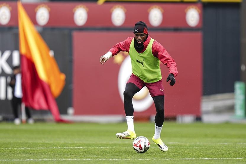 Galatasarayda tüm gözler Osimhende Derbiye yetişecek mi