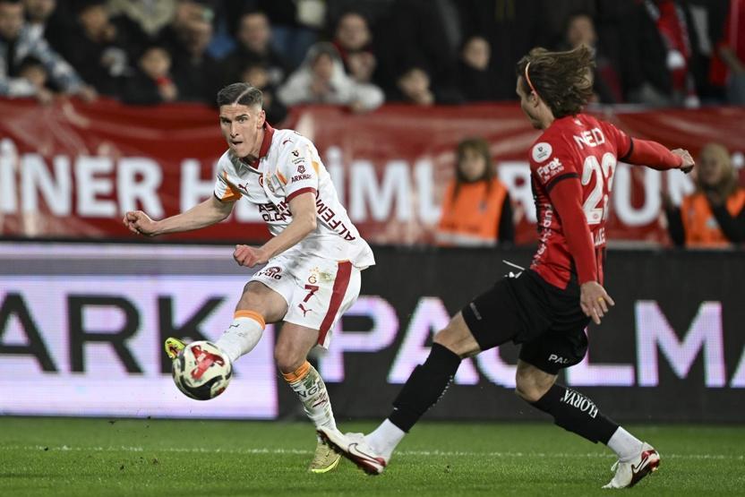 Galatasarayda tüm gözler Osimhende Derbiye yetişecek mi