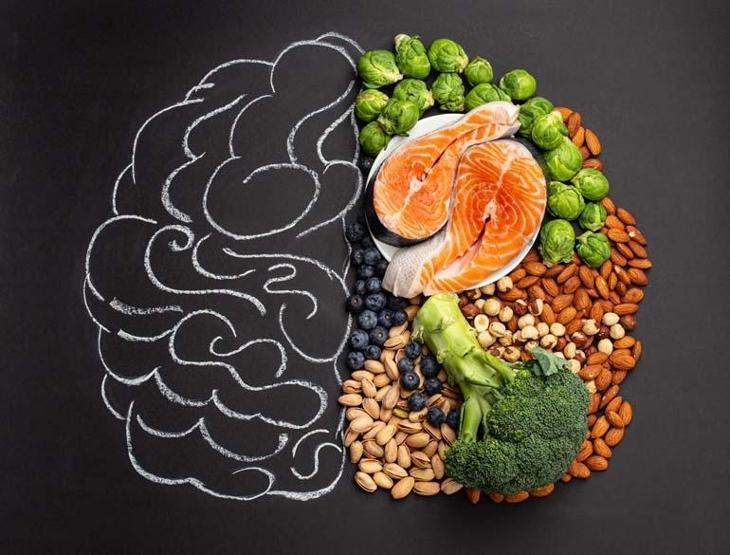Yanlış Beslenme Beyni Yaşlandırıyor Beyin Sağlığını Genç Tutan Besinler: Omega-3’ten Zerdeçala Uzanan Güçlü Liste