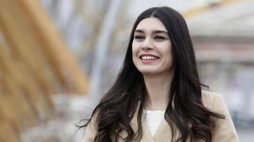 Burcu Kıratlı müziğe göz kırptı “Belki single yaparım” sözleri gündem oldu