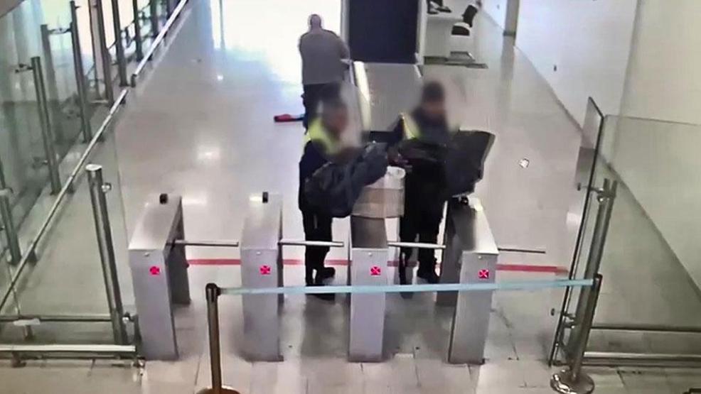 Havalimanında uyuşturucu sevkiyatı kamerada