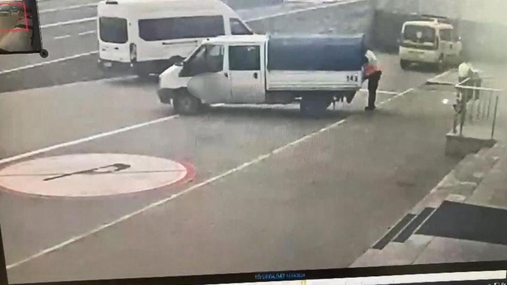 Havalimanında uyuşturucu sevkiyatı kamerada