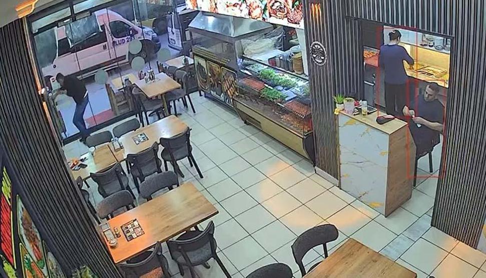 Heimlich manevrası yine hayat kurtardı: Restorandaki panik anları güvenlik kamerasında