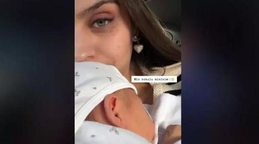 Amine Gülşe’den yeni paylaşım 3’üncü kez anne olan ünlü isim kızını kucağına aldı