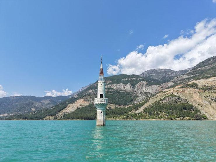 Baraj doldu, eski mahalleden geriye sadece minarenin bir bölümü kaldı