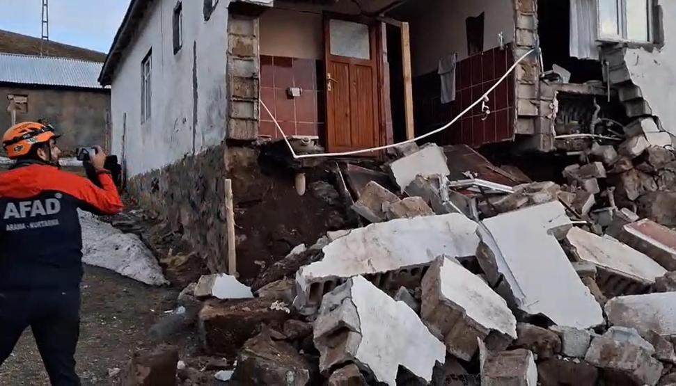 Ağrıda 4.3 büyüklüğünde deprem Bazı köylerde evlerde hasar oluştu