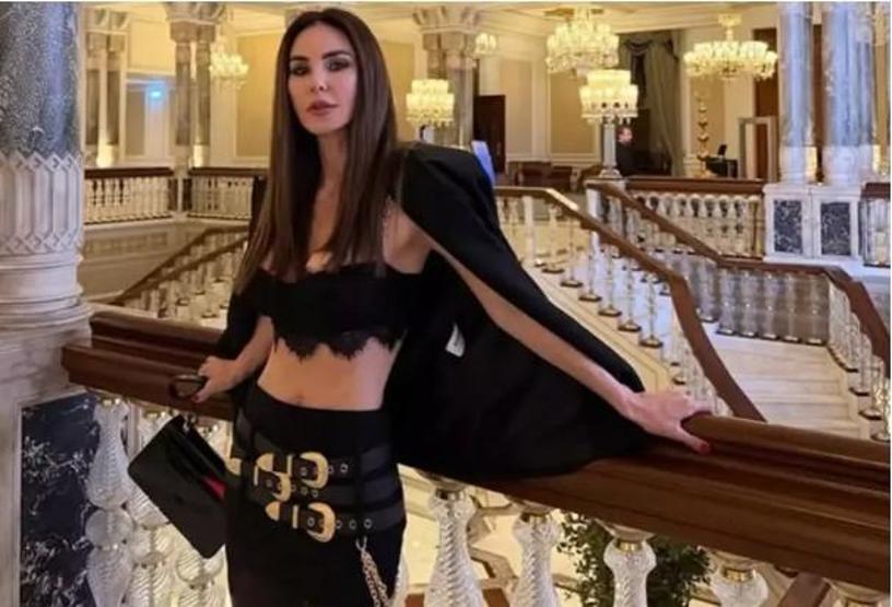 Defne Samyeli’den olay yaratan paylaşım 53 yaşında formuyla yine dikkat çekti
