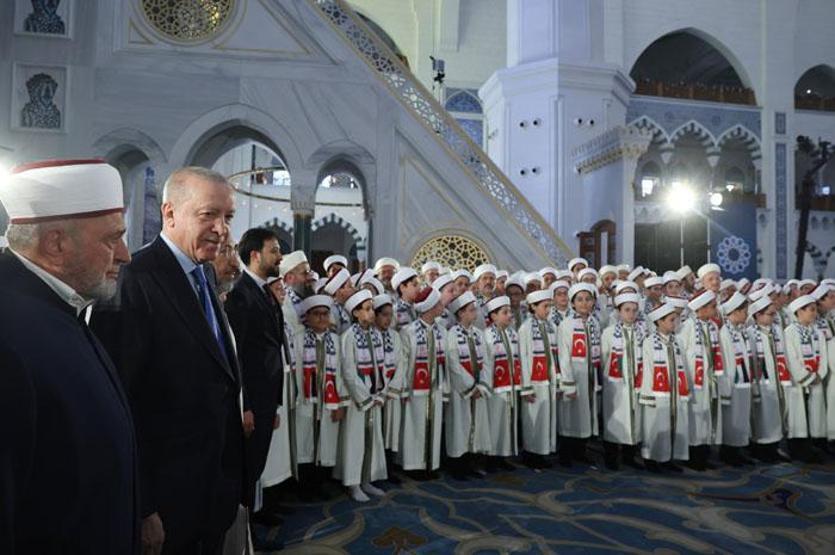 Cumhurbaşkanı Erdoğan, Çamlıca Camiinde 333 hafızın icazet törenine katıldı