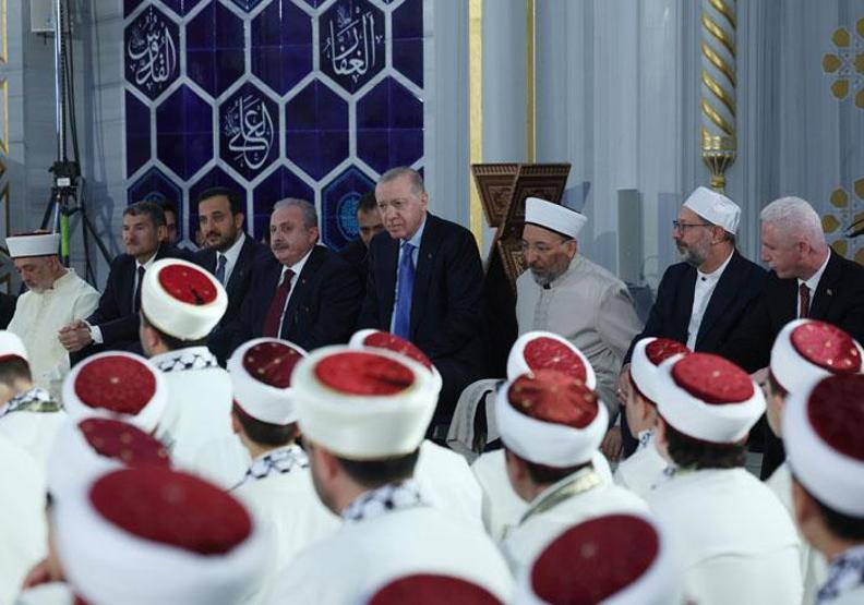 Cumhurbaşkanı Erdoğan, Çamlıca Camiinde 333 hafızın icazet törenine katıldı