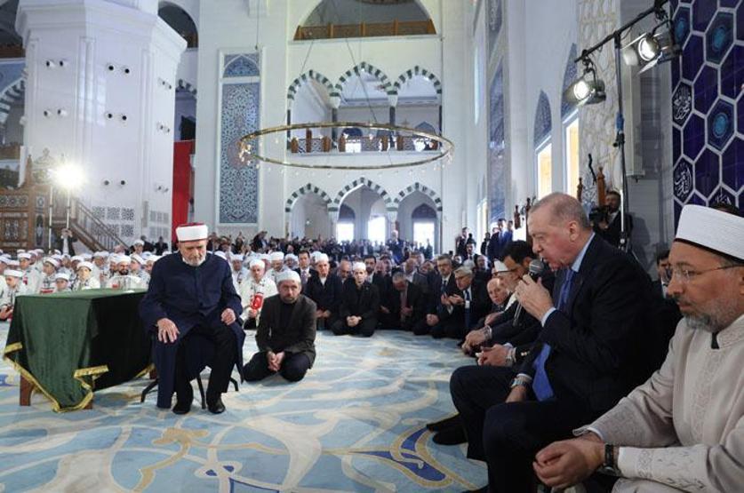 Cumhurbaşkanı Erdoğan, Çamlıca Camiinde 333 hafızın icazet törenine katıldı