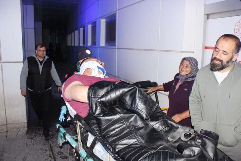 Kazayı görüp yardım etmek için duranların otomobiline başka araç çarptı