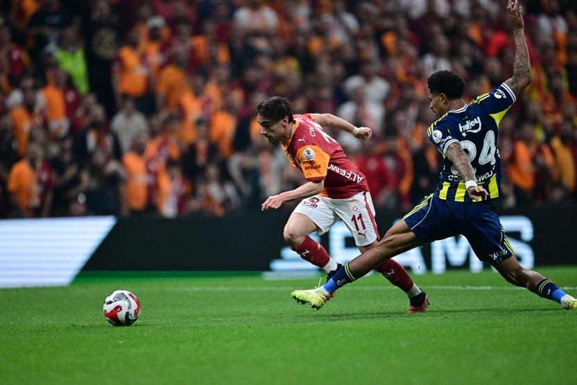 Galatasaray - Fenerbahçe derbisindeki penaltı pozisyonlarında karar doğru mu Eski hakemler değerlendirdi...