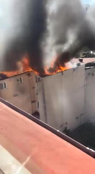 Sarıyer’de yangın: Binanın çatısı alev alev yandı