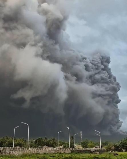 Mayon Yanardağı hareketlendi Çok sayıda yerleşim yeri kül altında kaldı...