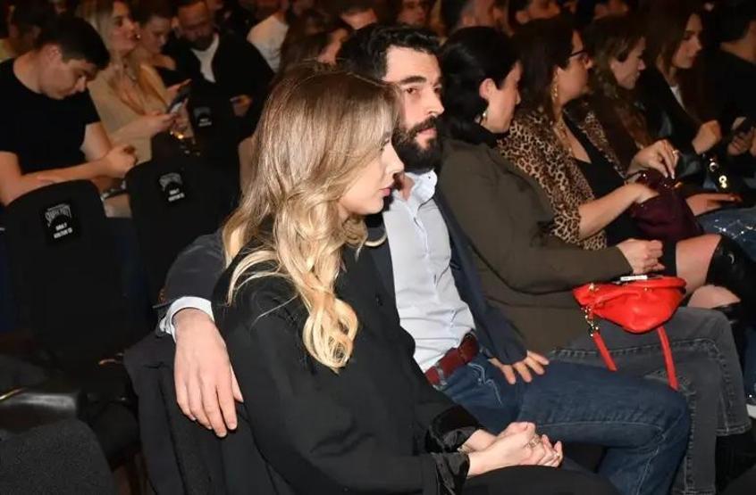 İşte Aşkın İlk Karesi Kenan Doğulu Konserinde Sürpriz: Akın Akınözü ve Yeni Sevgilisi İlk Kez Yan Yana