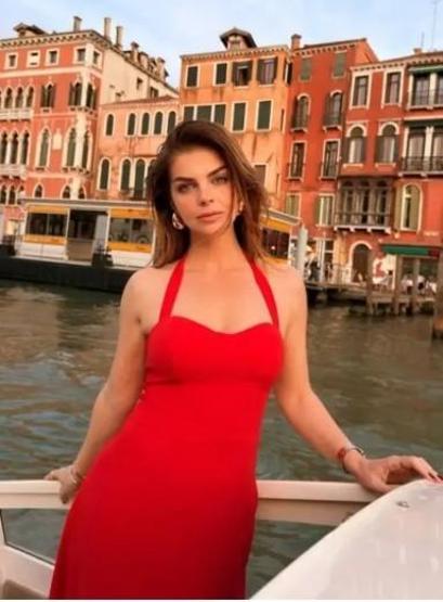 Pelin Karahan’dan Boşanma Sonrası İlk Paylaşım: “Aklım Başka, Duygularım Başka Yerde”
