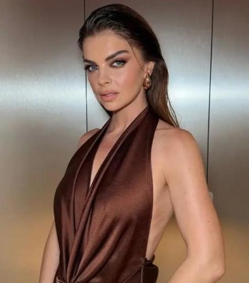 Pelin Karahan’dan Boşanma Sonrası İlk Paylaşım: “Aklım Başka, Duygularım Başka Yerde”