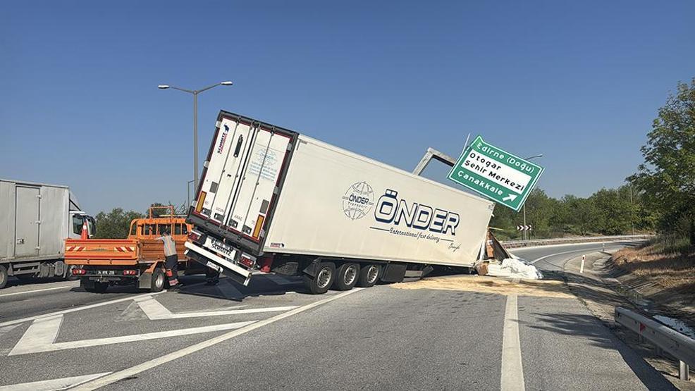 Yer: Edirne... TIR sürücüsü bu kazadan sağ kurtuldu