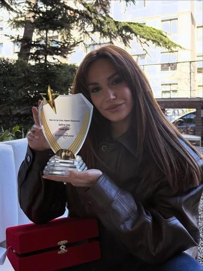Uzak Şehirin Nare’si Sahra Şaş tarzıyla görenleri büyüledi: Güzelliğine, gülüşüne ölürüm’