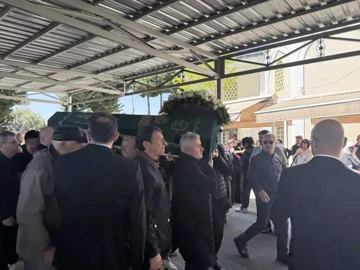 Şarkılarıyla 60lı yıllara damga vurmuştu Mehmet Taneri son yolculuğuna uğurlandı