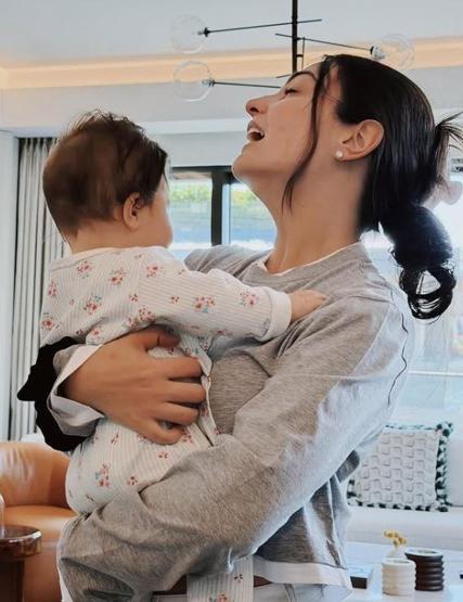 Melisa Ural ve yeğeninden iç ısıtan kare Sibel Canın güzeller güzeli minik torunu Linaya bakın