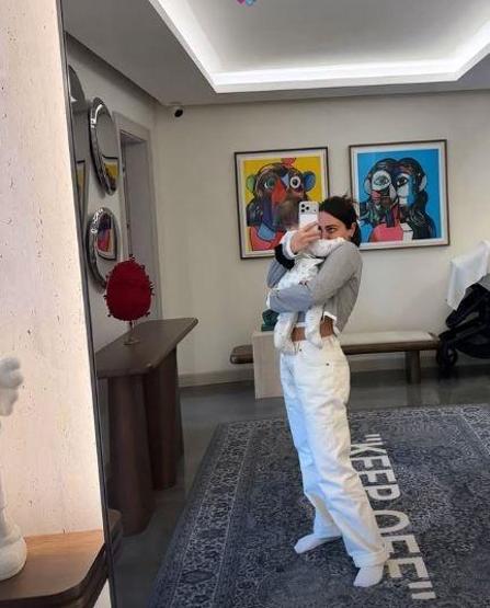 Melisa Ural ve yeğeninden iç ısıtan kare Sibel Canın güzeller güzeli minik torunu Linaya bakın