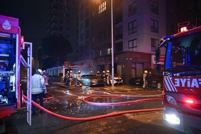 Oto galeride yangın: Araçlar kullanılamaz hale geldi