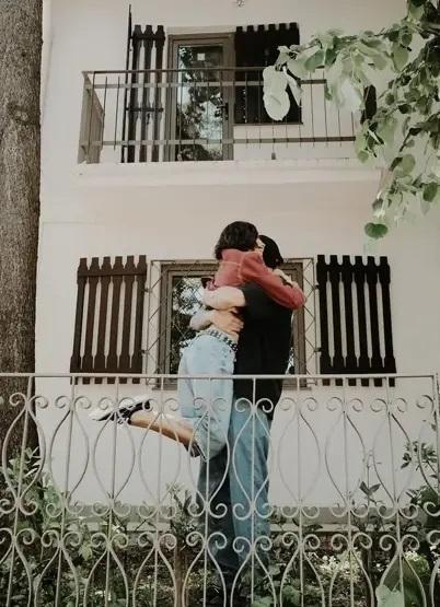 Serkay Tütüncü ve Zeynep Bastık evleniyor Müjdeyi Paristen verdiler