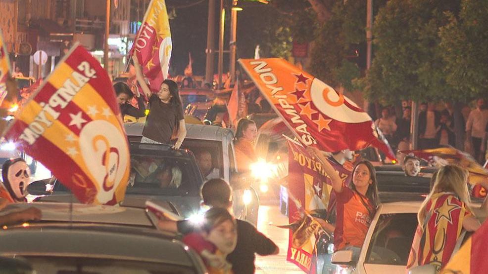 Galatasarayın 26. şampiyonluğu Türkiyede ve dünyada coşkuyla kutlandı