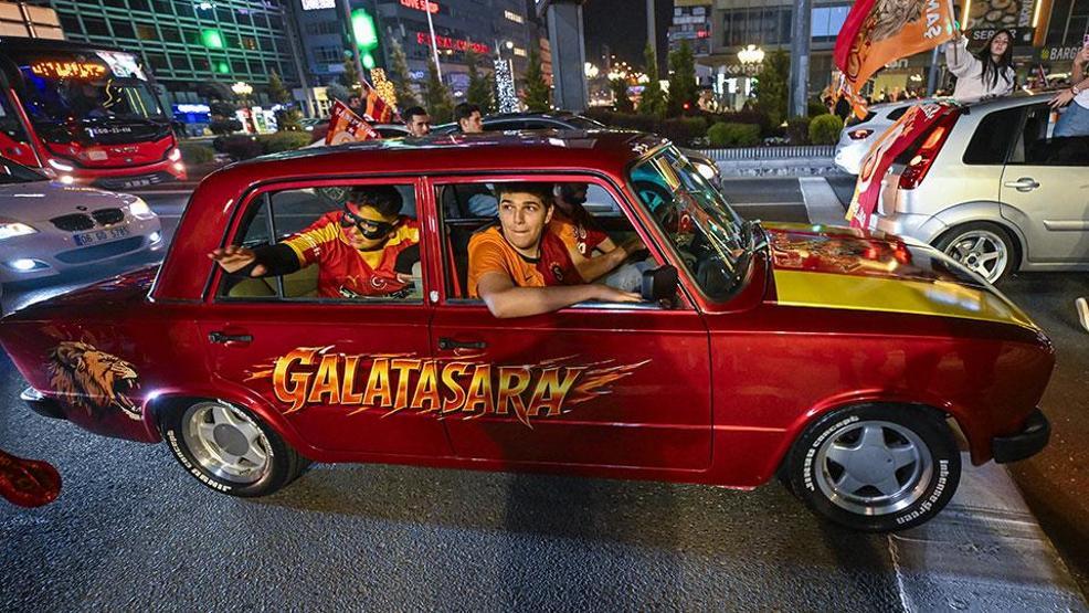 Galatasarayın 26. şampiyonluğu Türkiyede ve dünyada coşkuyla kutlandı