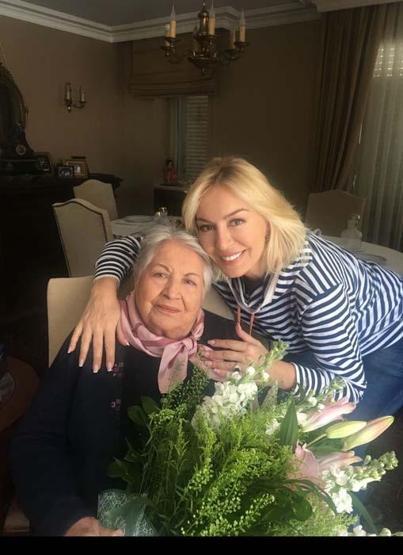 Anne Sevgisi Ekranlardan Taştı Kanal D Yıldızlarından Anneler Gününe Özel Yürek Isıtan Paylaşımlar