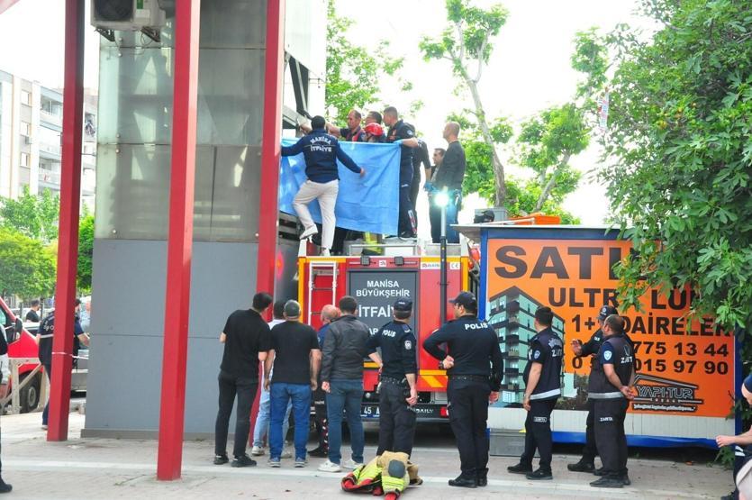 Manisada feci ölüm Asansörde sıkışarak can verdi