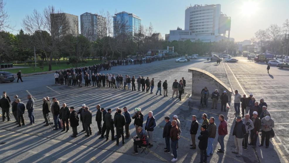 Kuyruk kilometrelerce uzadı: Üreticiye organik destek