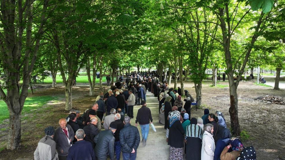 Kuyruk kilometrelerce uzadı: Üreticiye organik destek