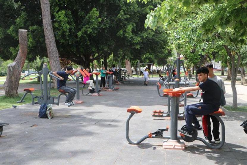 Bir Adana klasiği: Termometreler 35 dereceyi gösterdi