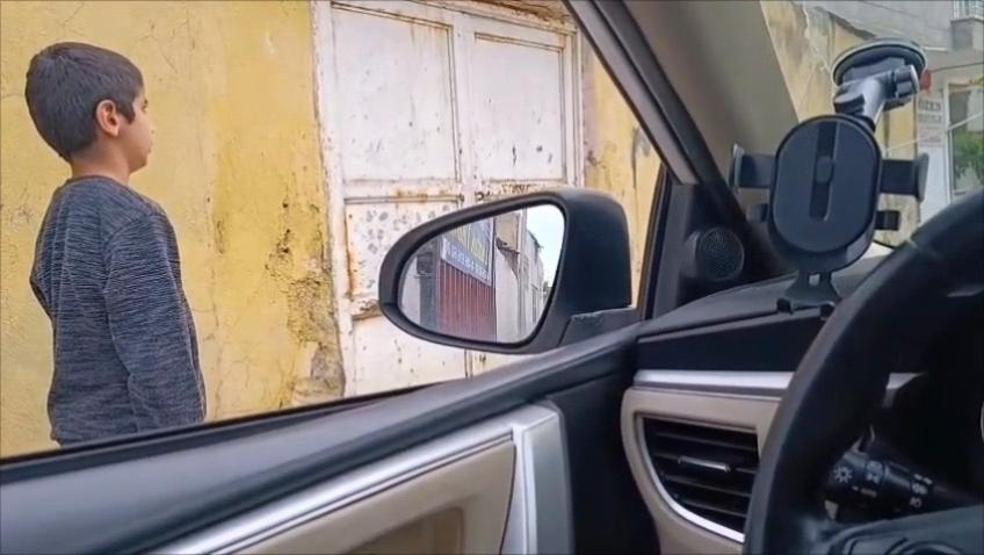 Okul müdürü hediye ile ödüllendirdi Minik Emreden büyük hareket