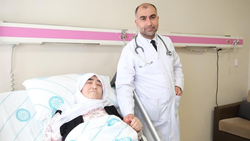 Sivasta sıra dışı ameliyat 7 kilo 750 gram kitle çıkarıldı