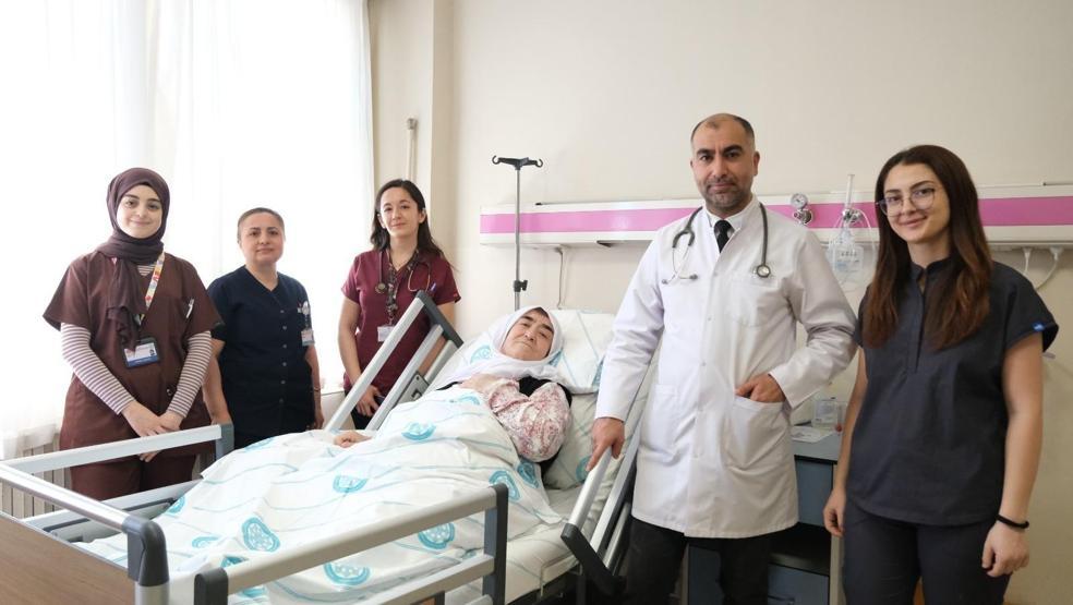 Sivasta sıra dışı ameliyat 7 kilo 750 gram kitle çıkarıldı