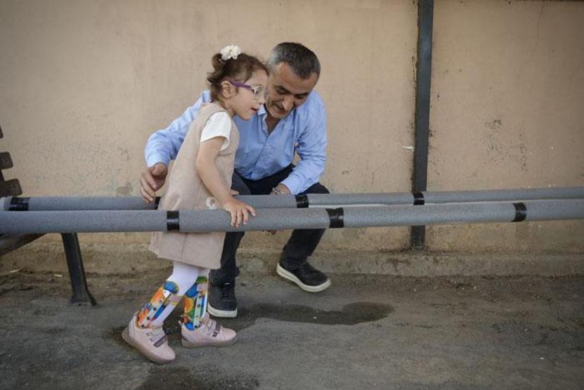 Umuda adım Baba ben de koşacağım diyen kızı için kendi imkanlarıyla yaptı