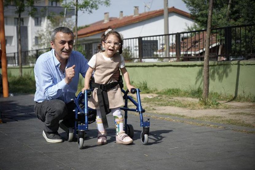 Umuda adım Baba ben de koşacağım diyen kızı için kendi imkanlarıyla yaptı