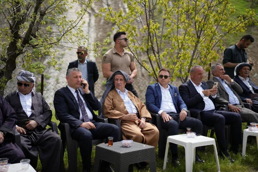 Bazı aşiretler yasak dedi, kararı dinlemeyen kadınlar halay başına geçti