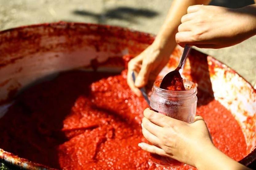 Peynirden Zeytine, Salçadan Soslara... Sofradaki Gizli Tuz Kaynaklarına Dikkat Uzmanı Tuz Kullanımını Azaltmanın En Etkili Yolunu Açıkladı