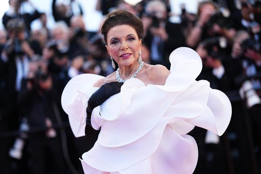 Ünlüler Cannes’da Kırmızı halıda şıklık yarışı: Payetler ve puantiyeler damga vurdu