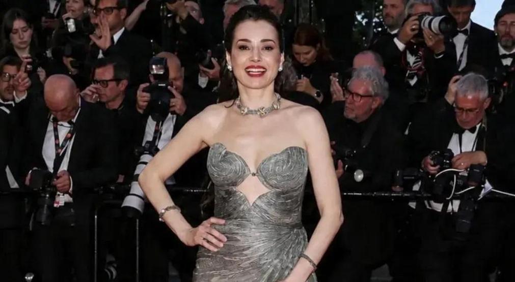 Eşref Rüyanın Nisanı Demet Özdemir ve Hande Erçele bakın Cannes Film Festivaline damga vurdular